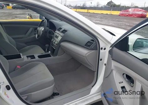 2009 Toyota Camry Le V6 z USA, uszkodzony, nr VIN JTNBK46K893046041